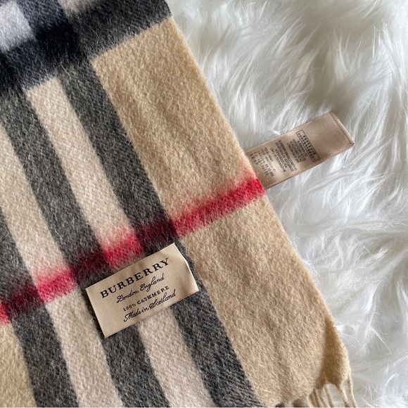 Burberry checked cashmere signature scarf - Picture 5 of 5